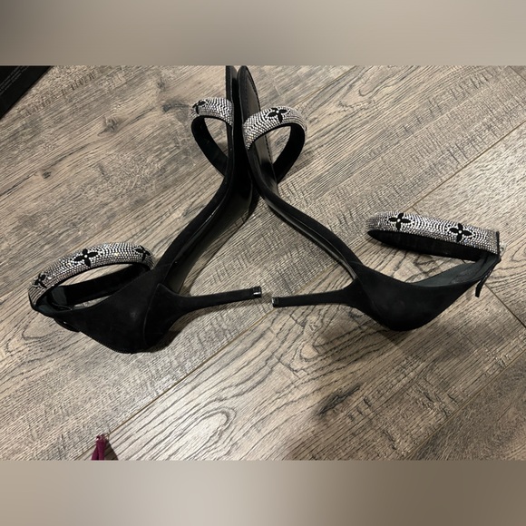 🧊💍🖤Louis Vuitton Appeal Sandlas Heels 🖤🧊💍 - Picture 3 of 9